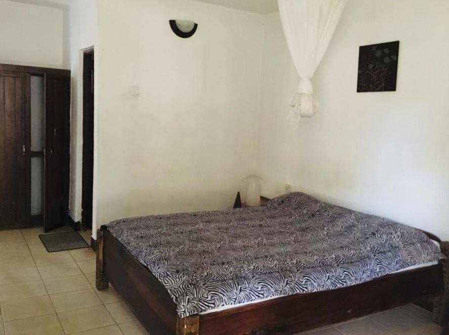 Mama Pierina Restaurant And Annex Hotell Morogoro Exteriör bild